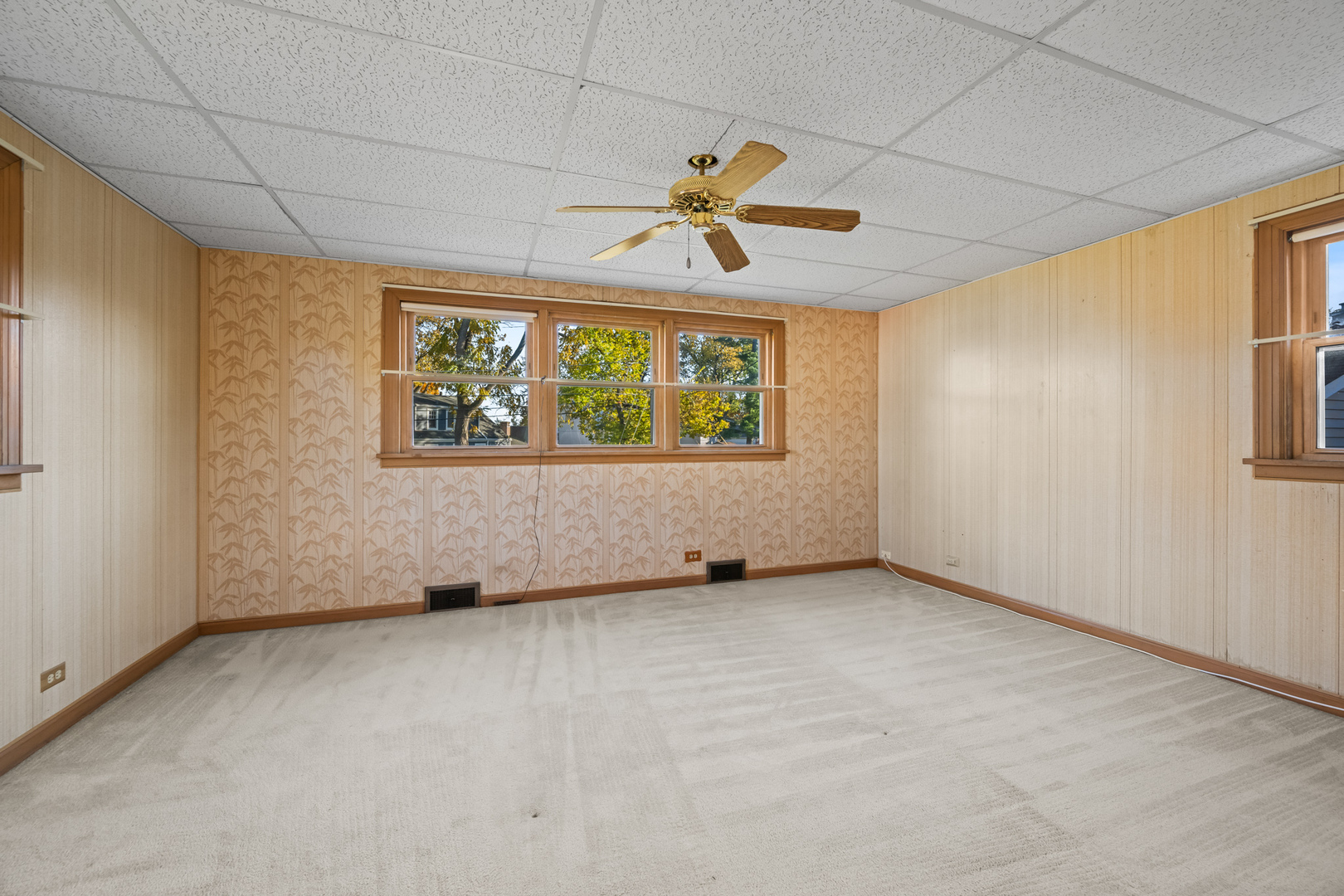 Des Plaines, Illinois 60016, United States, 3 Bedrooms Bedrooms, ,2 BathroomsBathrooms,Residential,Active,238566