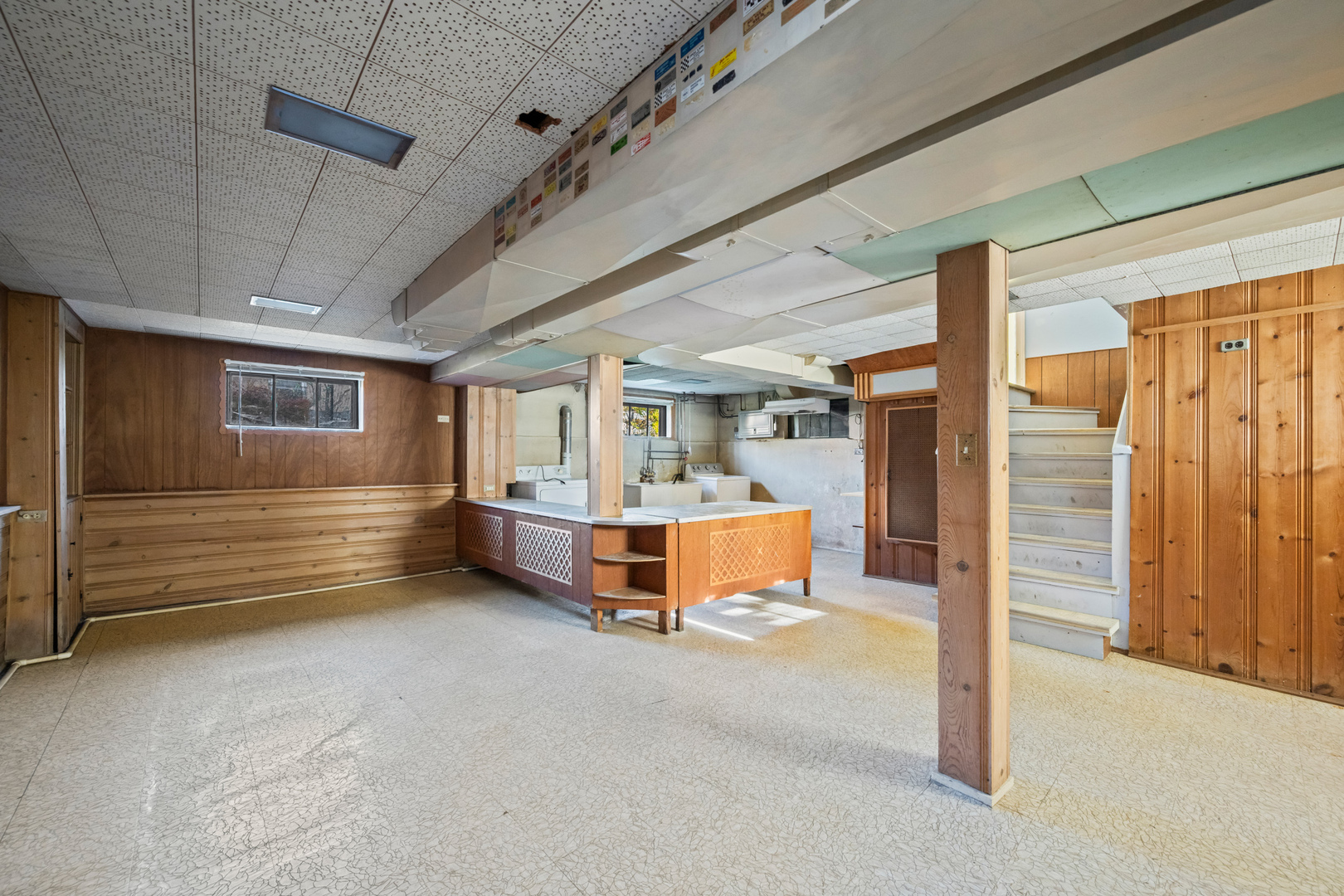 Des Plaines, Illinois 60016, United States, 3 Bedrooms Bedrooms, ,2 BathroomsBathrooms,Residential,Active,238566