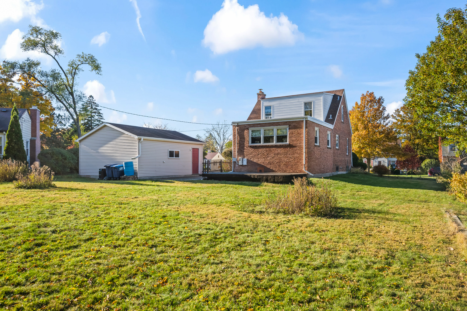 Des Plaines, Illinois 60016, United States, 3 Bedrooms Bedrooms, ,2 BathroomsBathrooms,Residential,Active,238566