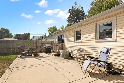 Tiny photo for 10825 Oxford Avenue, Chicago Ridge, IL 60415 (MLS # 12482883)