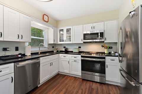 Tiny photo for 10825 Oxford Avenue, Chicago Ridge, IL 60415 (MLS # 12482883)