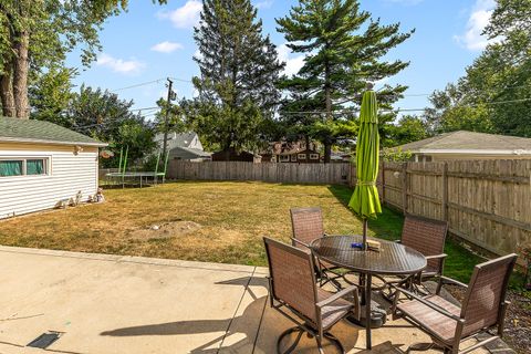 Tiny photo for 10825 Oxford Avenue, Chicago Ridge, IL 60415 (MLS # 12482883)