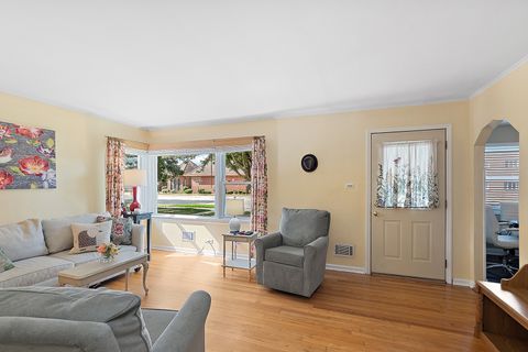 Tiny photo for 10825 Oxford Avenue, Chicago Ridge, IL 60415 (MLS # 12482883)