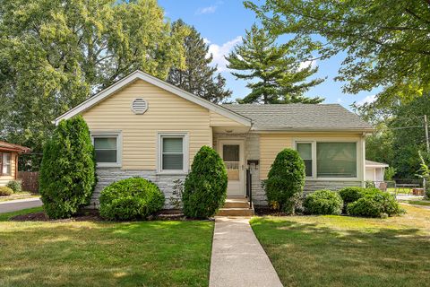 Tiny photo for 10825 Oxford Avenue, Chicago Ridge, IL 60415 (MLS # 12482883)