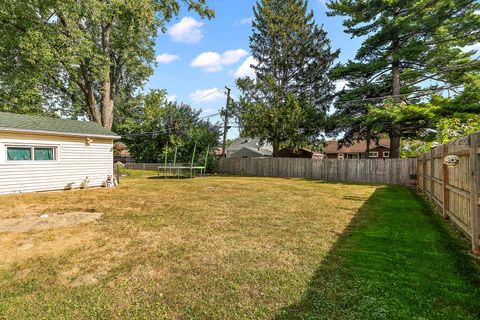Tiny photo for 10825 Oxford Avenue, Chicago Ridge, IL 60415 (MLS # 12482883)