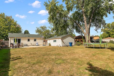 Tiny photo for 10825 Oxford Avenue, Chicago Ridge, IL 60415 (MLS # 12482883)