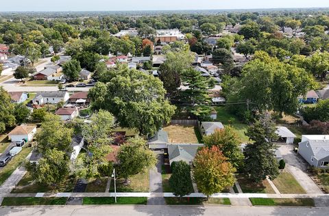 Tiny photo for 10825 Oxford Avenue, Chicago Ridge, IL 60415 (MLS # 12482883)
