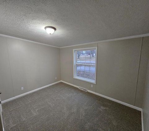 Tiny photo for 2114 Cedar Ave Avenue, Salem, IL 62881 (MLS # 100000457)