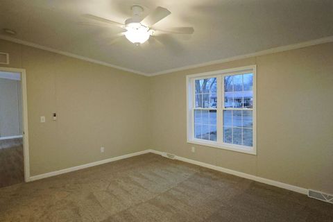 Tiny photo for 2114 Cedar Ave Avenue, Salem, IL 62881 (MLS # 100000457)