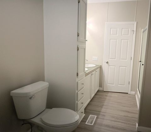 Tiny photo for 2114 Cedar Ave Avenue, Salem, IL 62881 (MLS # 100000457)