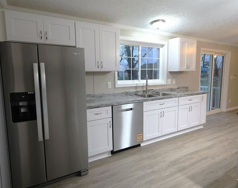 Tiny photo for 2114 Cedar Ave Avenue, Salem, IL 62881 (MLS # 100000457)