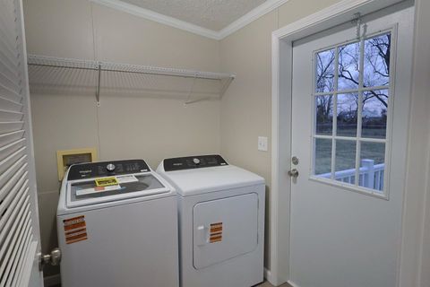 Tiny photo for 2114 Cedar Ave Avenue, Salem, IL 62881 (MLS # 100000457)