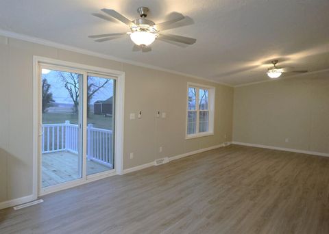 Tiny photo for 2114 Cedar Ave Avenue, Salem, IL 62881 (MLS # 100000457)