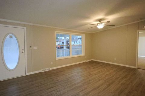 Tiny photo for 2114 Cedar Ave Avenue, Salem, IL 62881 (MLS # 100000457)