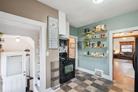 Tiny photo for 2128 N Sturdevant St Street, Davenport, IA 52804 (MLS # 100000281)