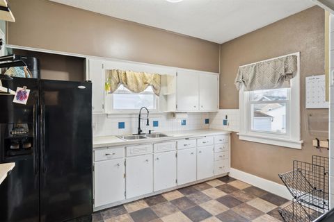 Tiny photo for 2128 N Sturdevant St Street, Davenport, IA 52804 (MLS # 100000281)