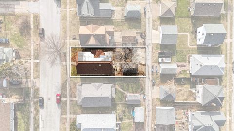 Tiny photo for 2128 N Sturdevant St Street, Davenport, IA 52804 (MLS # 100000281)