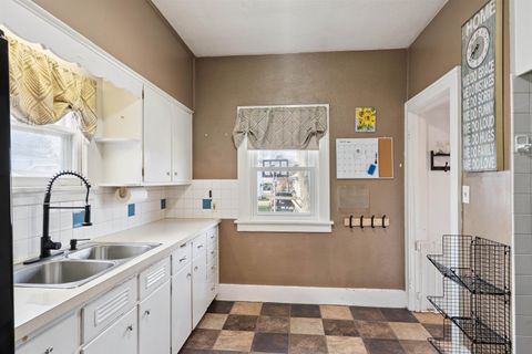 Tiny photo for 2128 N Sturdevant St Street, Davenport, IA 52804 (MLS # 100000281)