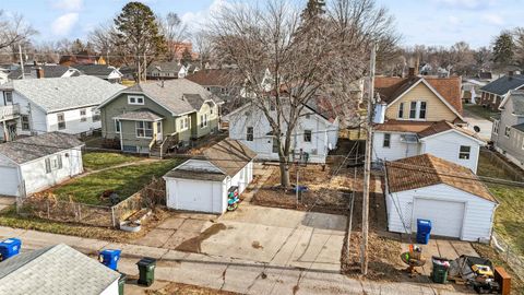 Tiny photo for 2128 N Sturdevant St Street, Davenport, IA 52804 (MLS # 100000281)