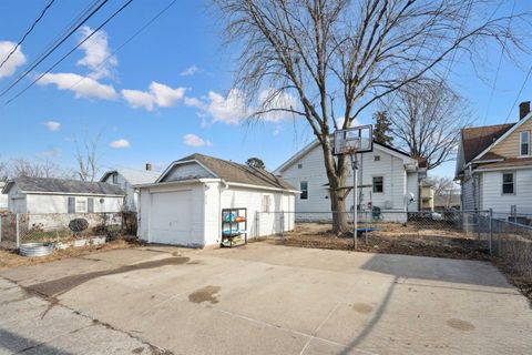 Tiny photo for 2128 N Sturdevant St Street, Davenport, IA 52804 (MLS # 100000281)