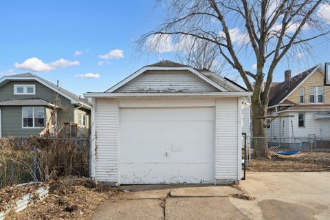 Tiny photo for 2128 N Sturdevant St Street, Davenport, IA 52804 (MLS # 100000281)