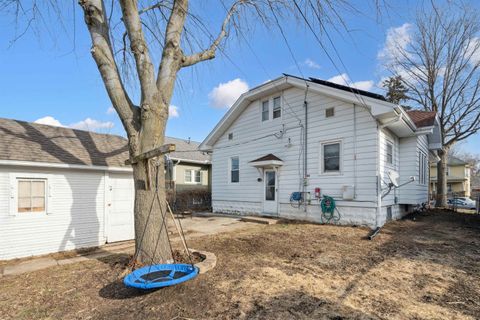 Tiny photo for 2128 N Sturdevant St Street, Davenport, IA 52804 (MLS # 100000281)