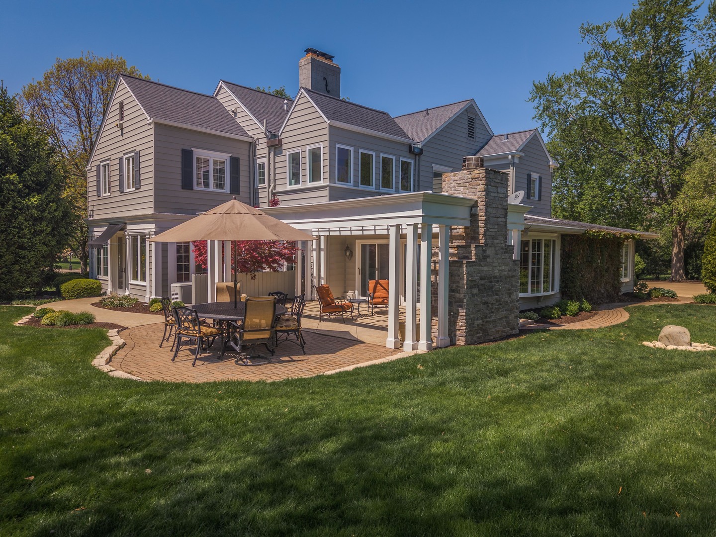 27 Country Club Place