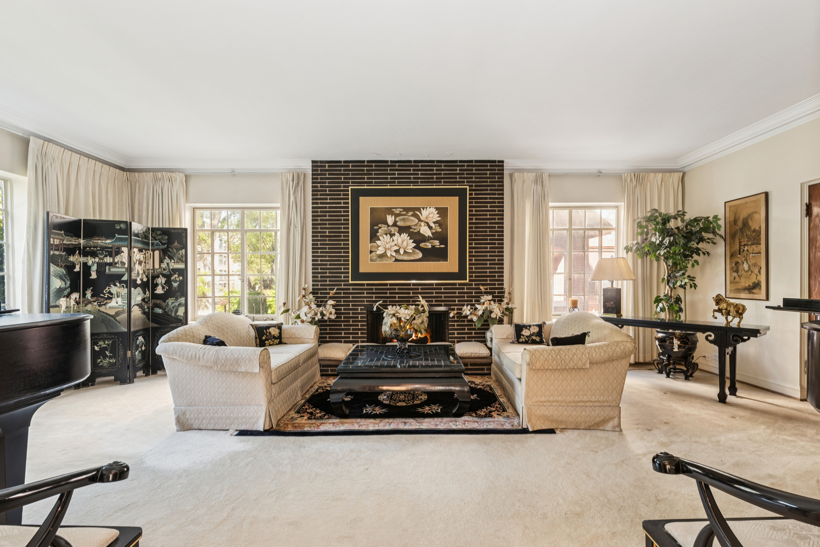 Chicago, Illinois 60649, United States, 4 Bedrooms Bedrooms, ,3 BathroomsBathrooms,Residential,Active,238971