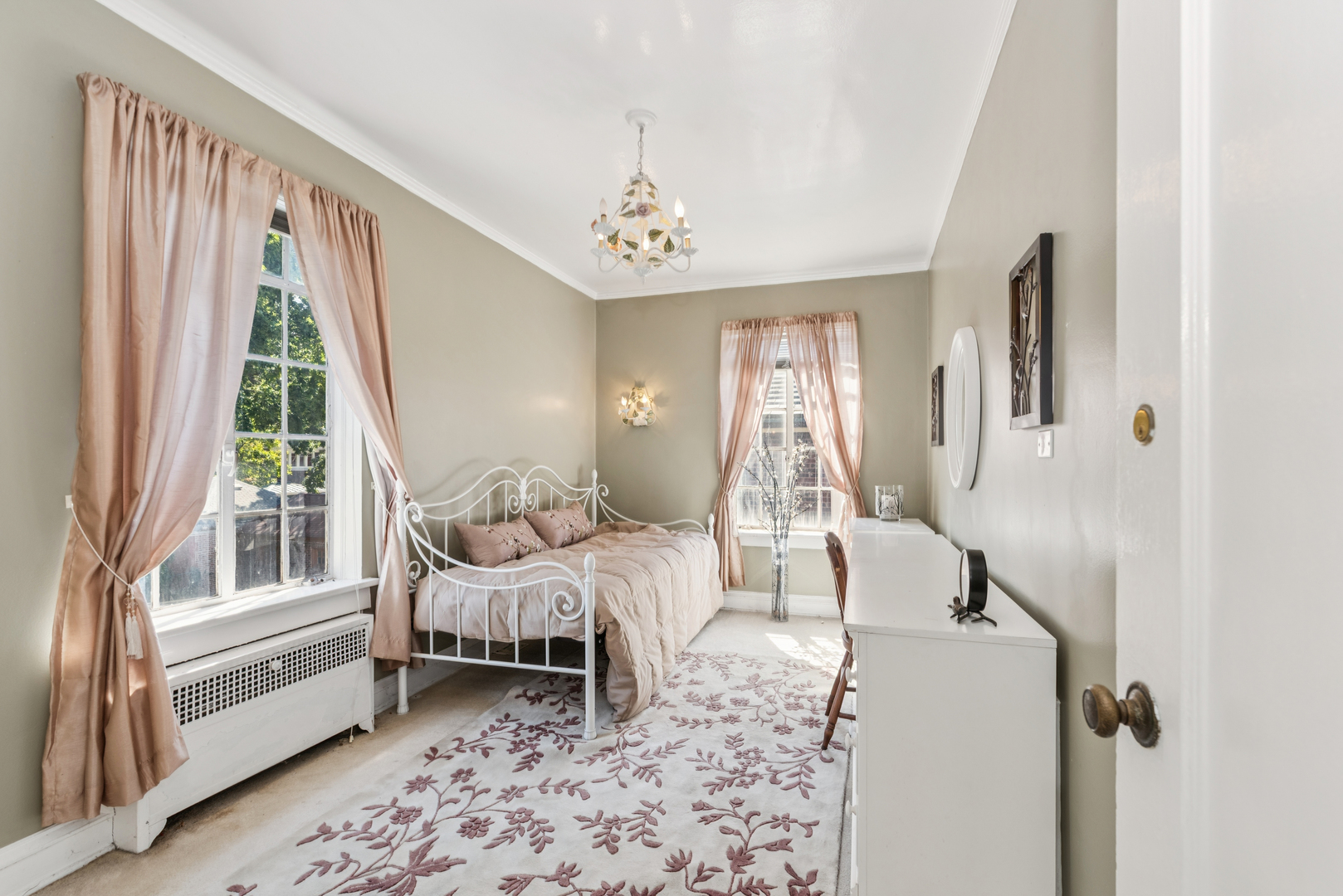 Chicago, Illinois 60649, United States, 4 Bedrooms Bedrooms, ,3 BathroomsBathrooms,Residential,Active,238971