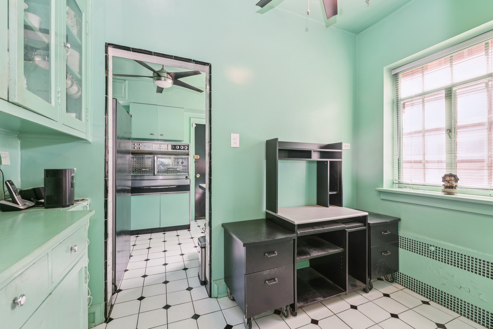 Chicago, Illinois 60649, United States, 4 Bedrooms Bedrooms, ,3 BathroomsBathrooms,Residential,Active,238971