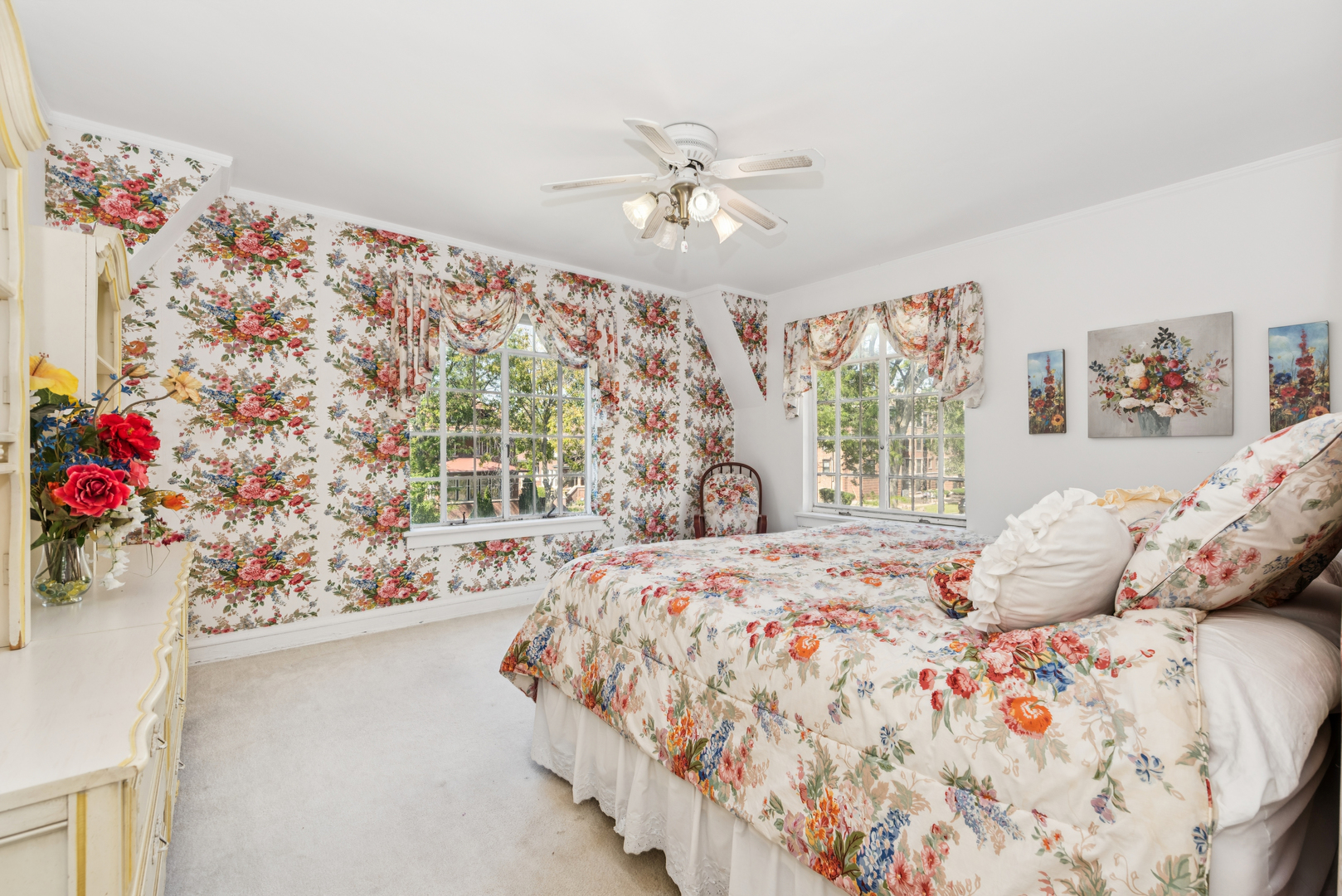 Chicago, Illinois 60649, United States, 4 Bedrooms Bedrooms, ,3 BathroomsBathrooms,Residential,Active,238971