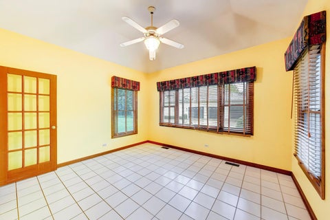 Tiny photo for 2120 Kenton Lane, Libertyville, IL 60048 (MLS # 12716742)