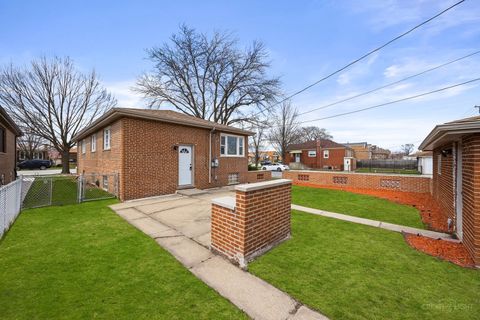 Tiny photo for 11101 S Ewing Avenue, Chicago, IL 60617 (MLS # 12625763)