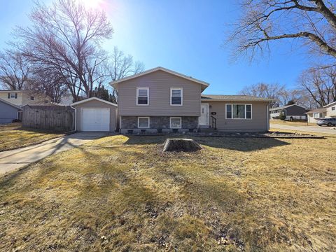 Photo of 315 Colony Drive, Davenport, IA 52806 (MLS # 12591153)