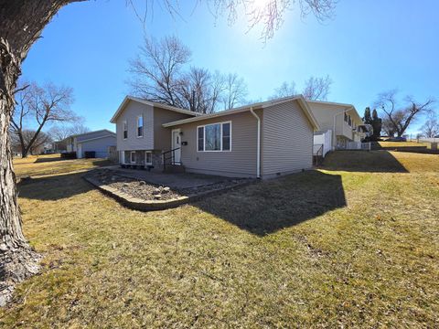 Tiny photo for 315 Colony Drive, Davenport, IA 52806 (MLS # 12591153)