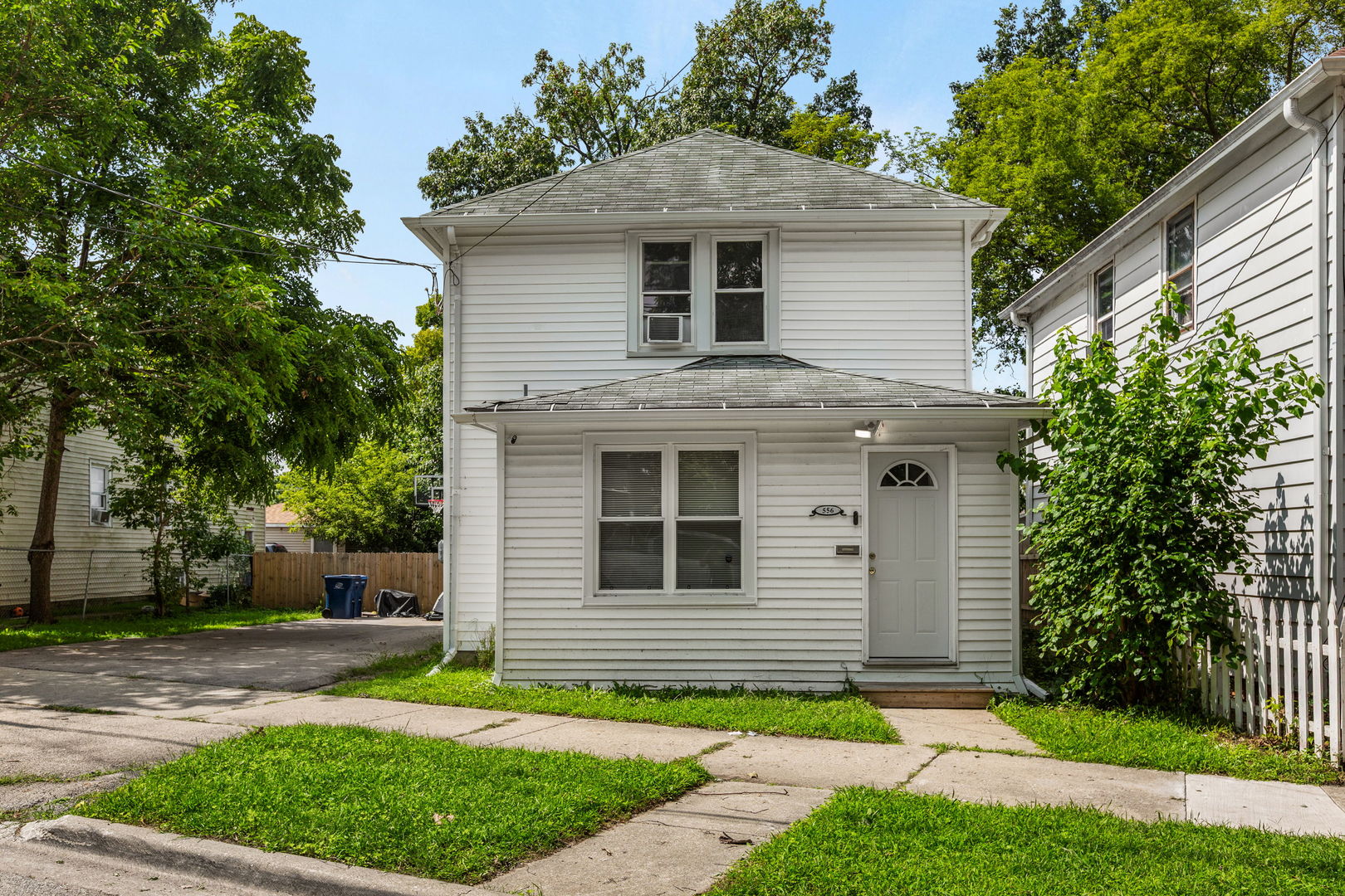 556 Caroline Place