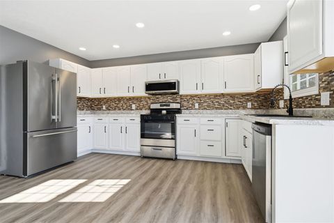 Tiny photo for 2702 Westbrook Drive, Bloomington, IL 61705 (MLS # 12522843)