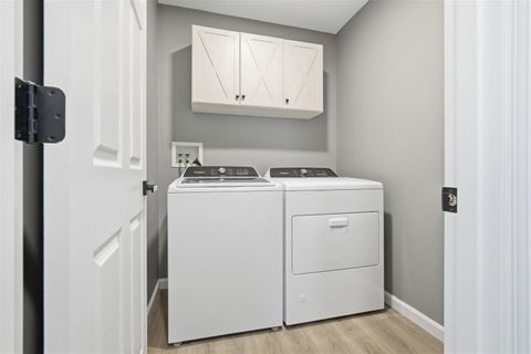 Tiny photo for 2702 Westbrook Drive, Bloomington, IL 61705 (MLS # 12522843)