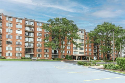 Photo of 2000 Saint Regis Drive #6J, Lombard, IL 60148 (MLS # 12760346)