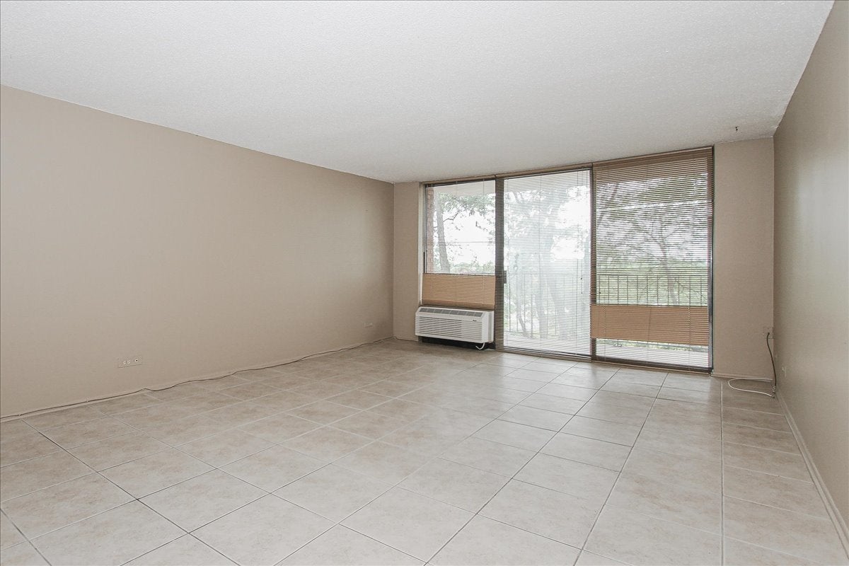2000 Saint Regis Drive 6J
