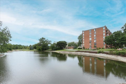 Tiny photo for 2000 Saint Regis Drive #6J, Lombard, IL 60148 (MLS # 12760346)