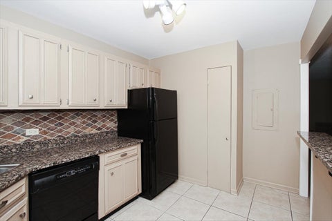 Tiny photo for 2000 Saint Regis Drive #6J, Lombard, IL 60148 (MLS # 12760346)