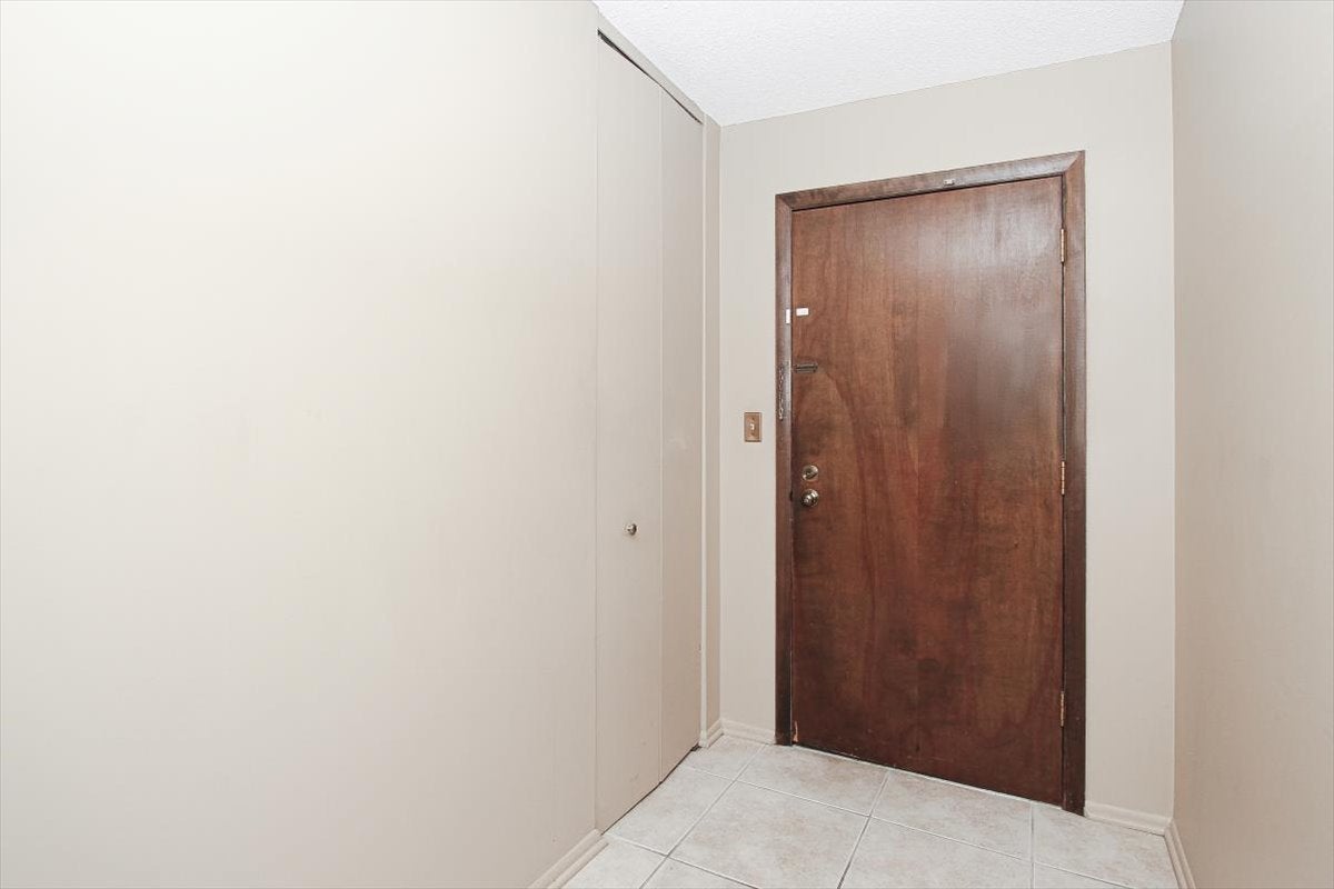 2000 Saint Regis Drive 6J