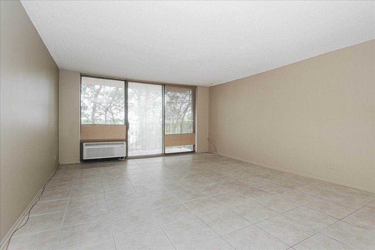 2000 Saint Regis Drive 6J
