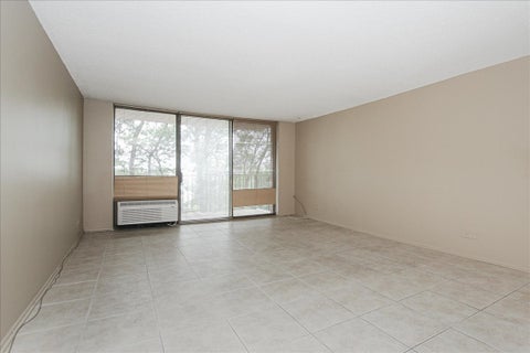 Tiny photo for 2000 Saint Regis Drive #6J, Lombard, IL 60148 (MLS # 12760346)