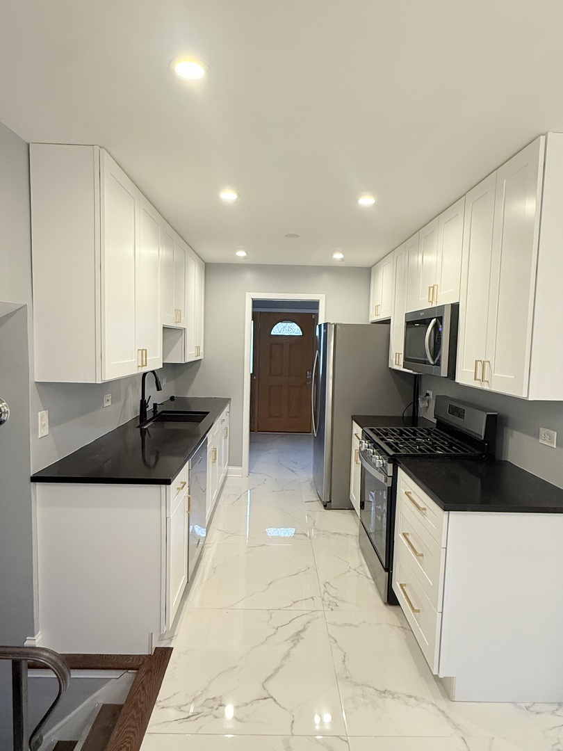 17125 Cregier Avenue