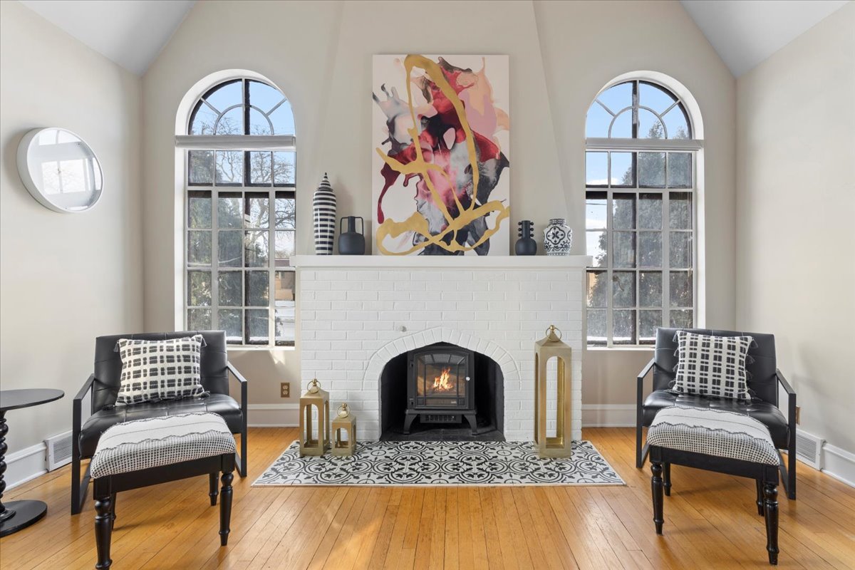 330 E Saint Charles Road