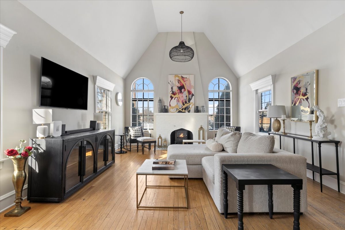 330 E Saint Charles Road