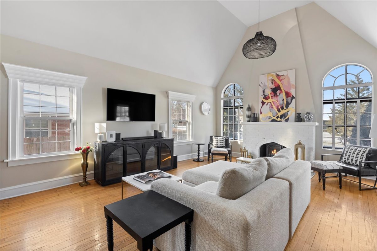 330 E Saint Charles Road