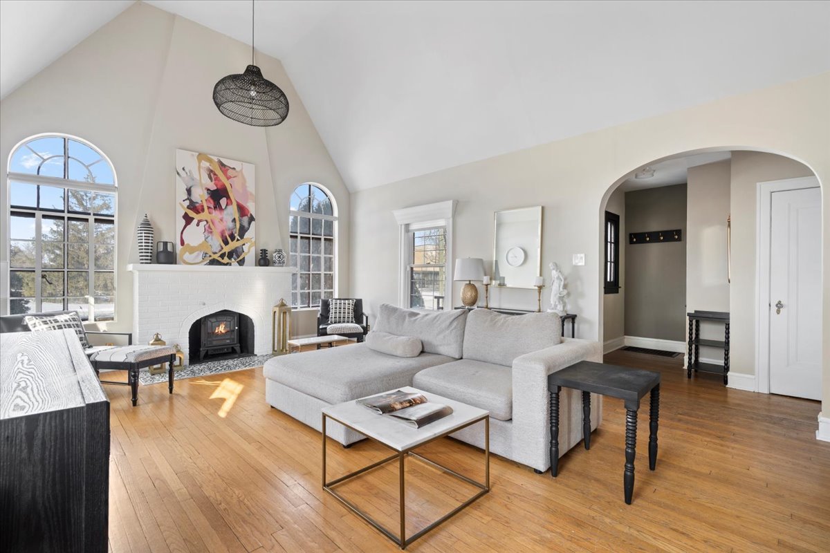 330 E Saint Charles Road